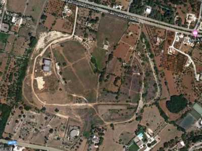 Basta per� collegarsi a Google Maps per vedere chiaramente, tramite il satellite, il percorso creato durante i lavori di sbancamento, inglobato nella natura circostante